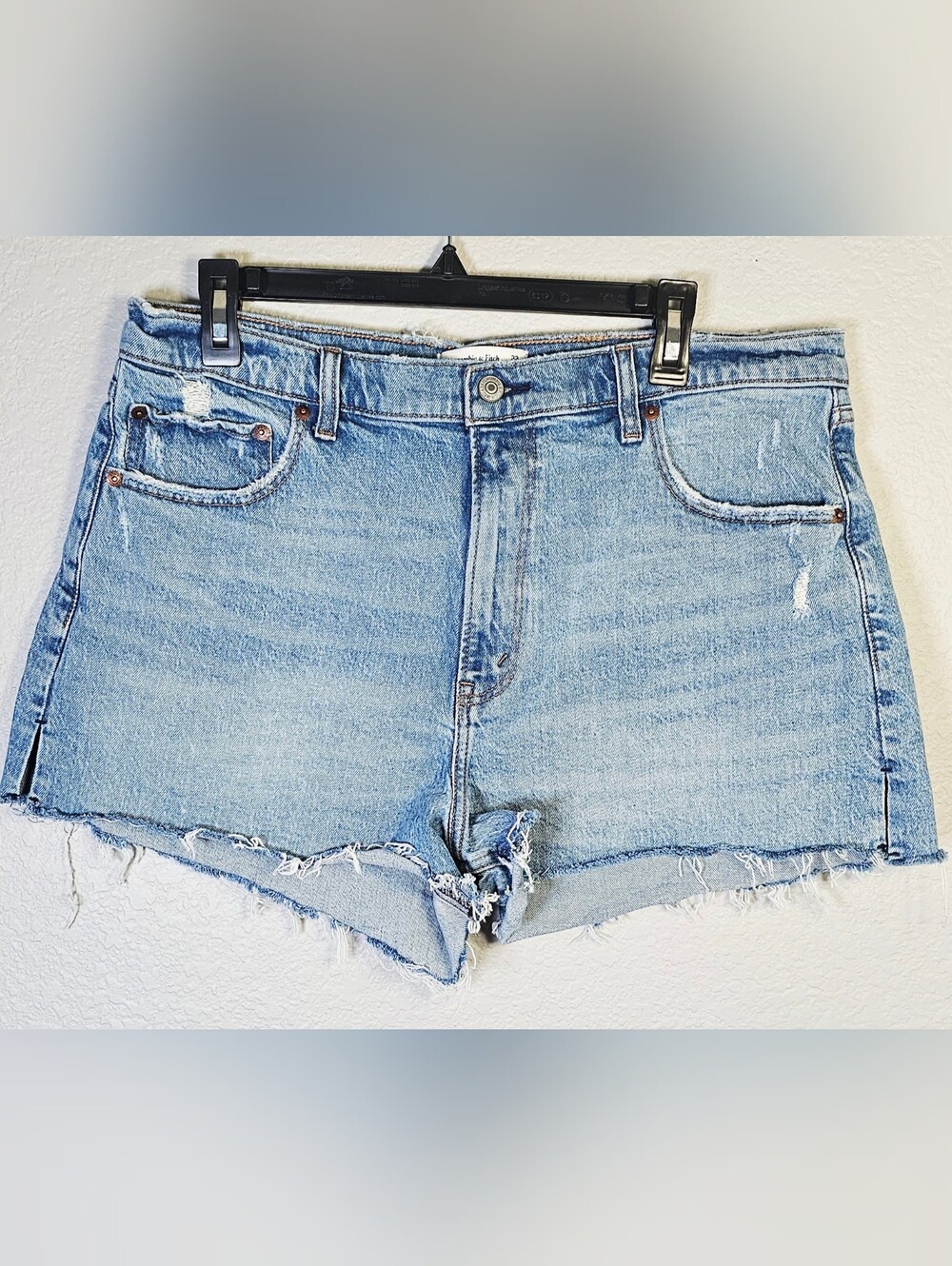 Abercrombie & Fitch Mom Shorts High Rise Denim Cutoff Distressed 33/16